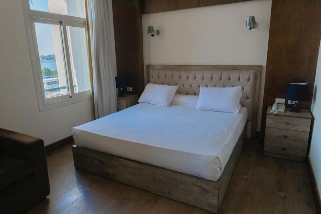 Ultra Loaloa Nile Maadi Hotel Caïro Buitenkant foto