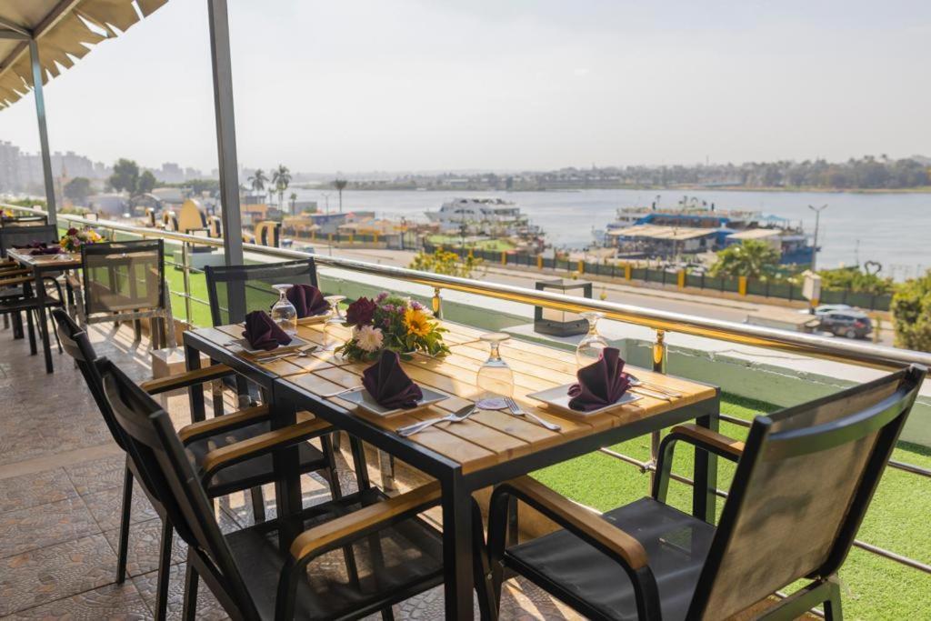 Ultra Loaloa Nile Maadi Hotel Caïro Buitenkant foto