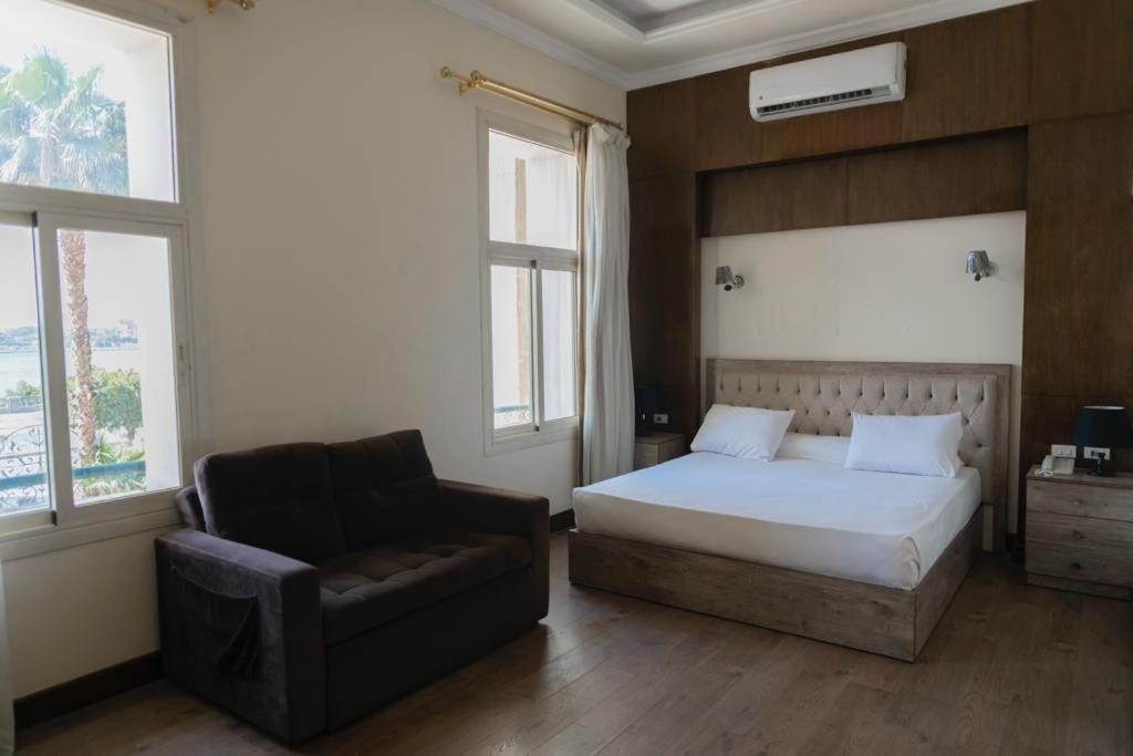 Ultra Loaloa Nile Maadi Hotel Caïro Buitenkant foto